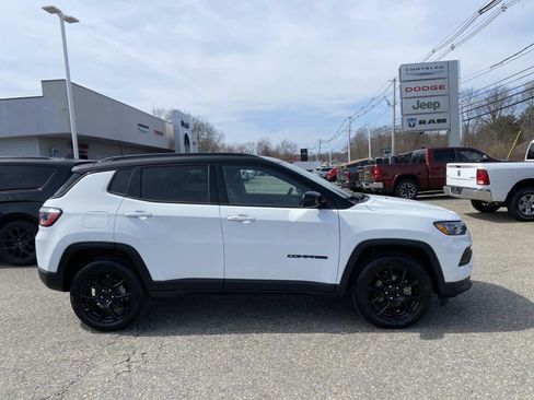 Certified 2022 Jeep Compass Altitude w/ Convenience Group image 2