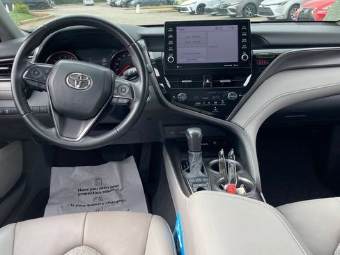 Used 2023 Toyota Camry XSE FWD image 9