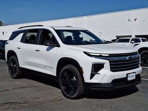 New 2026 Chevrolet Traverse LT w/ Driver Confidence Package AWD/4WD image 1