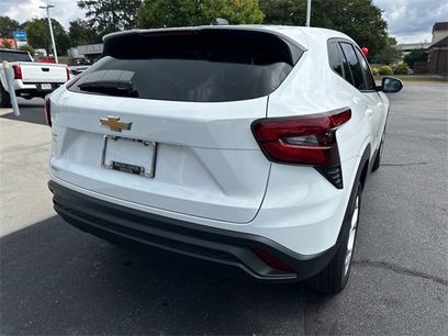 Used 2025 Chevrolet Trax LS w/ LS Convenience Package