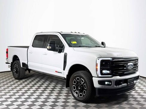 Used 2025 Ford F350 Platinum w/ FX4 Off-Road Package image 3