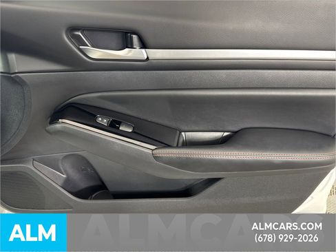 Used 2025 Nissan Altima 2.5 SR image 16