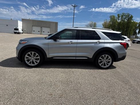 Used 2022 Ford Explorer Platinum w/ Equipment Group 601A AWD/4WD image 3