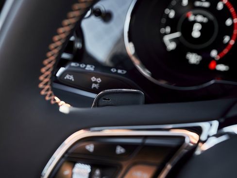 Used 2025 Bentley Bentayga image 58