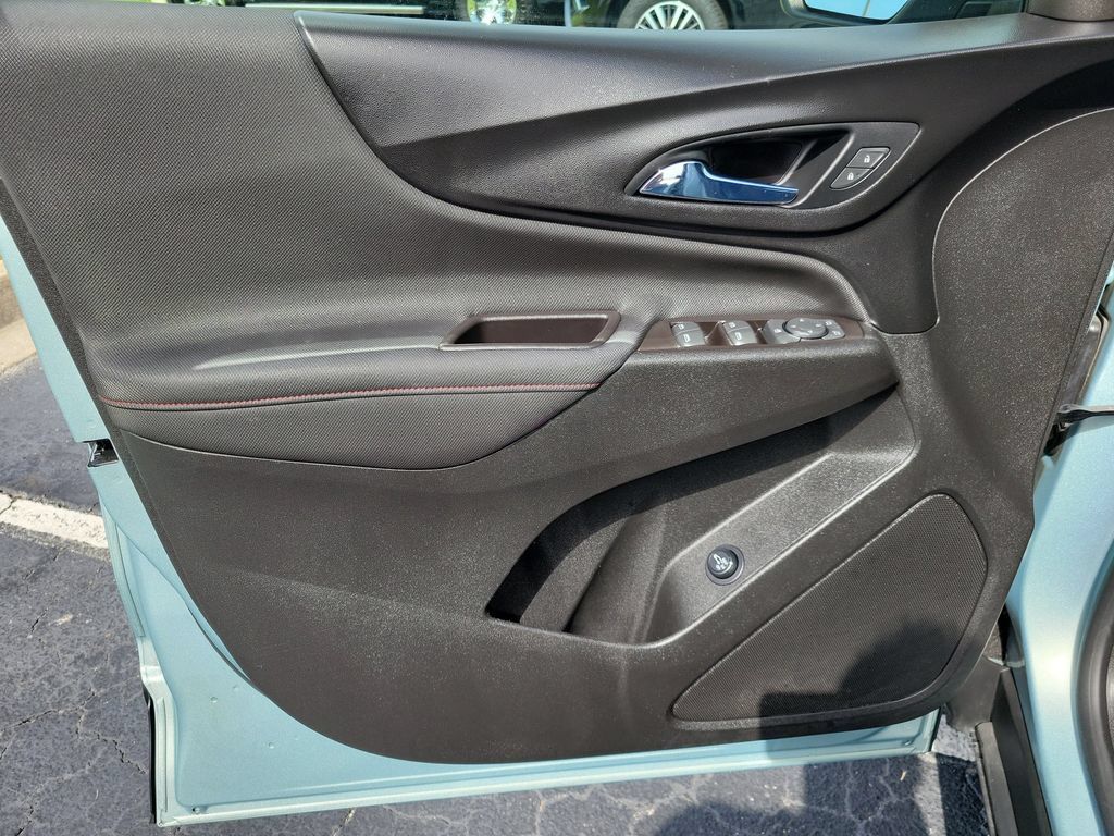 Used 2022 Chevrolet Equinox RS w/ Infotainment Package FWD image 20