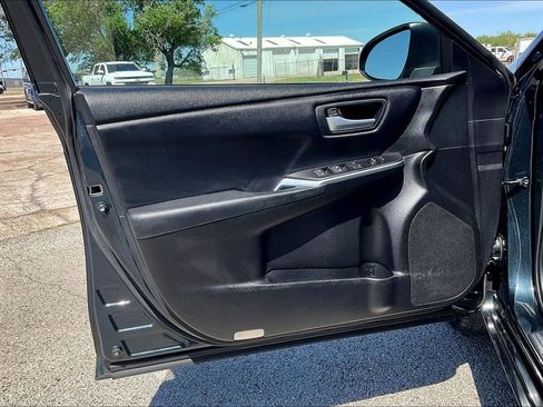 Used 2017 Toyota Camry LE image 17