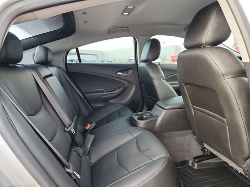 Used 2018 Chevrolet Volt Premier w/ Driver Confidence Package image 17