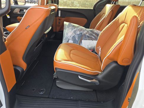 New 2026 Chrysler Pacifica Pinnacle image 20