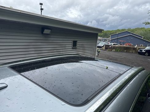 Used 2018 Bentley Bentayga Activity image 39