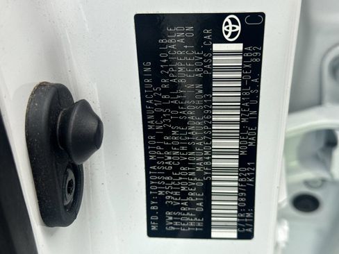 Used 2025 Toyota Corolla LE FWD image 30