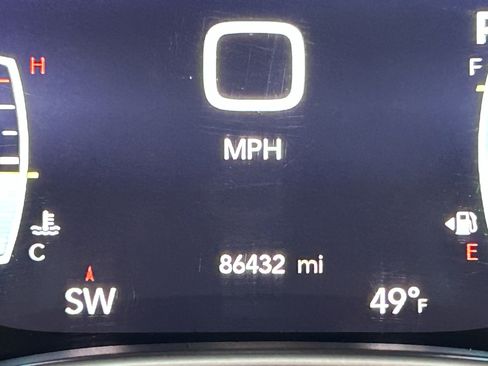 Used 2018 Chrysler Pacifica Limited image 27