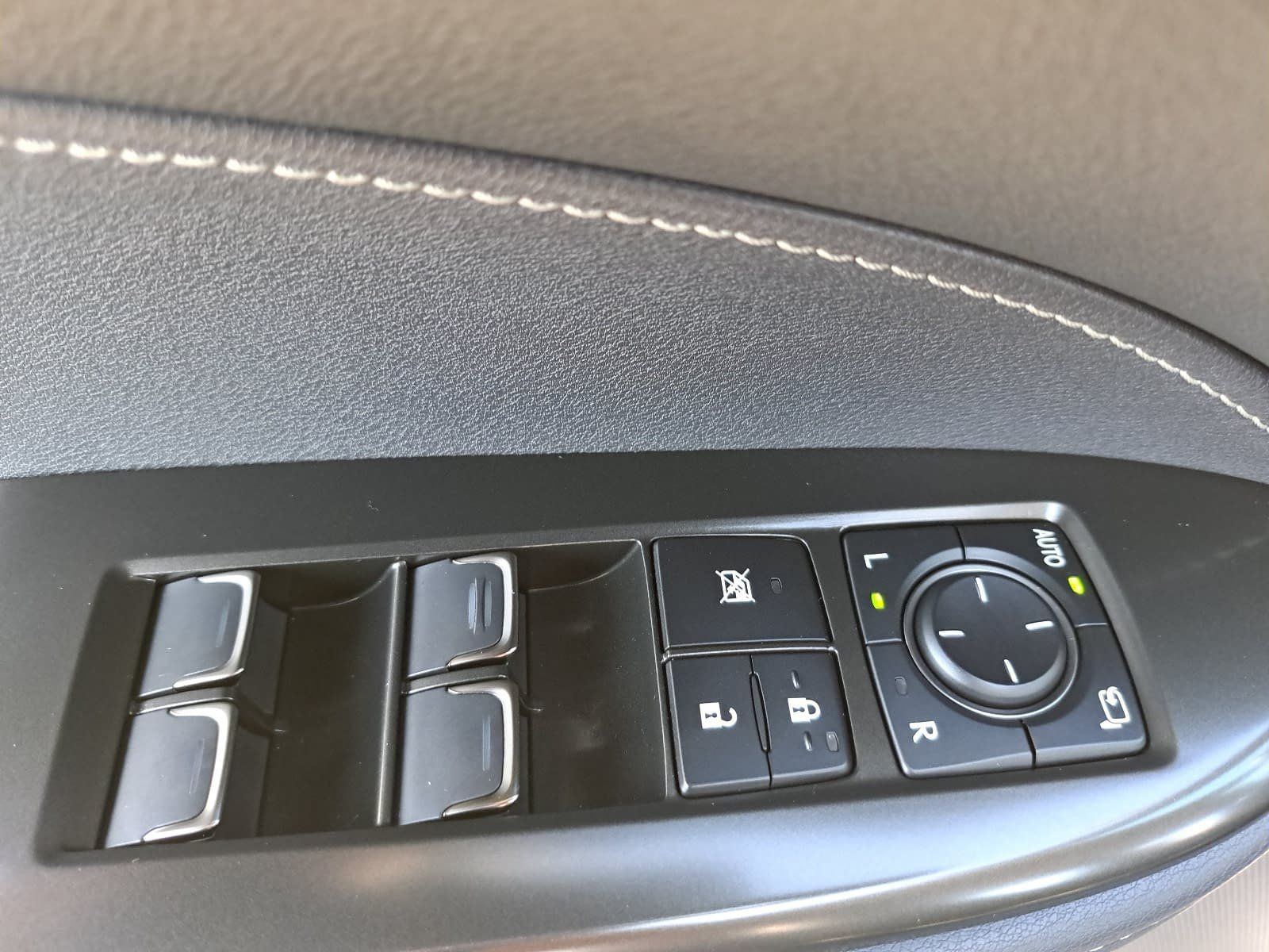 Used 2026 Lexus NX 350h AWD w/ Premium Package image 31