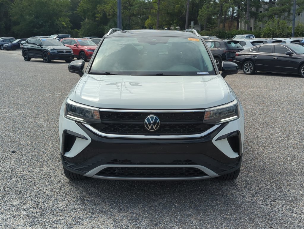 Used 2023 Volkswagen Taos SE w/ Panoramic Sunroof Package FWD image 10