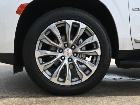 Used 2021 GMC Yukon Denali w/ LPO, Illumination Package image 31