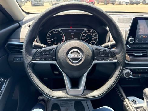 Used 2023 Nissan Altima 2.5 SV FWD image 13