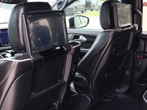 Used 2024 Chrysler Pacifica Limited w/ Uconnect Theater Family Group image 14