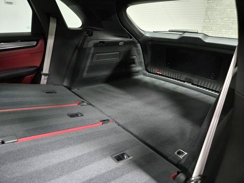 Used 2022 Porsche Cayenne Platinum Edition image 36