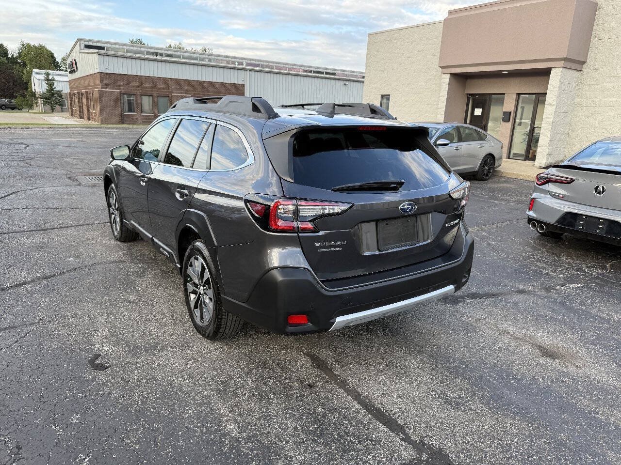 Used 2025 Subaru Outback Limited AWD/4WD image 7