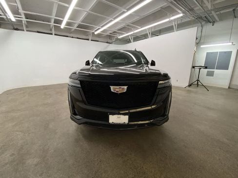 Used 2022 Cadillac Escalade Sport Platinum image 9