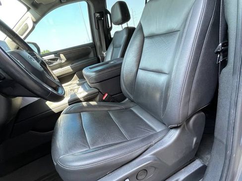 Used 2021 Chevrolet Tahoe Z71 w/ Luxury Package AWD/4WD image 11