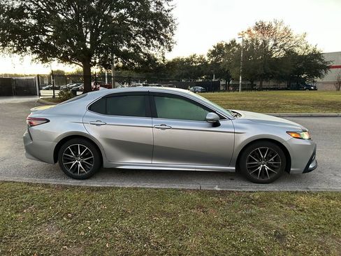 Used 2022 Toyota Camry SE image 6