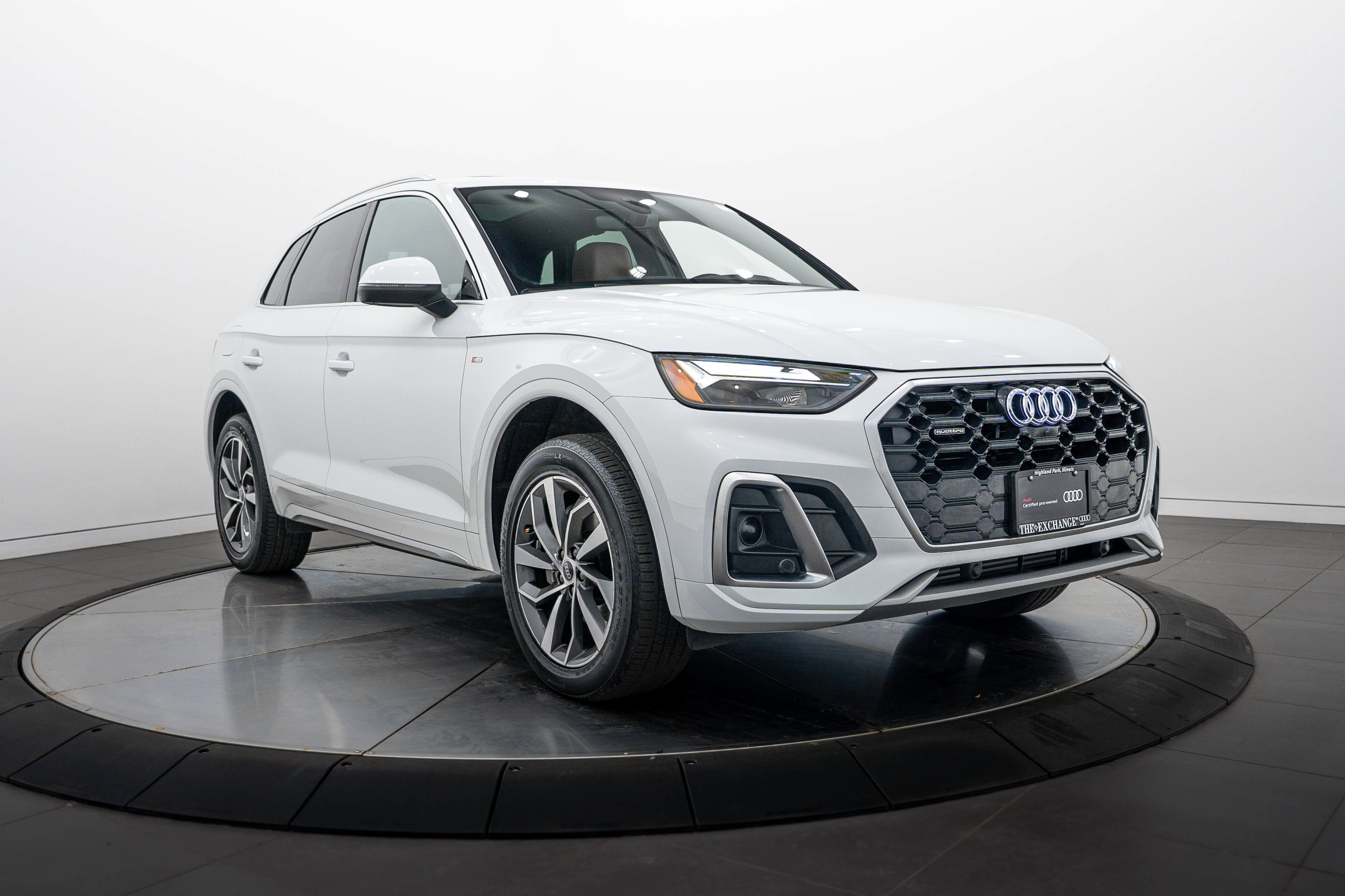 Certified 2023 Audi Q5 2.0T Premium Plus w/ Premium Plus Package AWD/4WD image 2