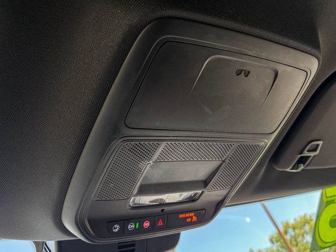 Used 2025 GMC Acadia Elevation FWD image 32