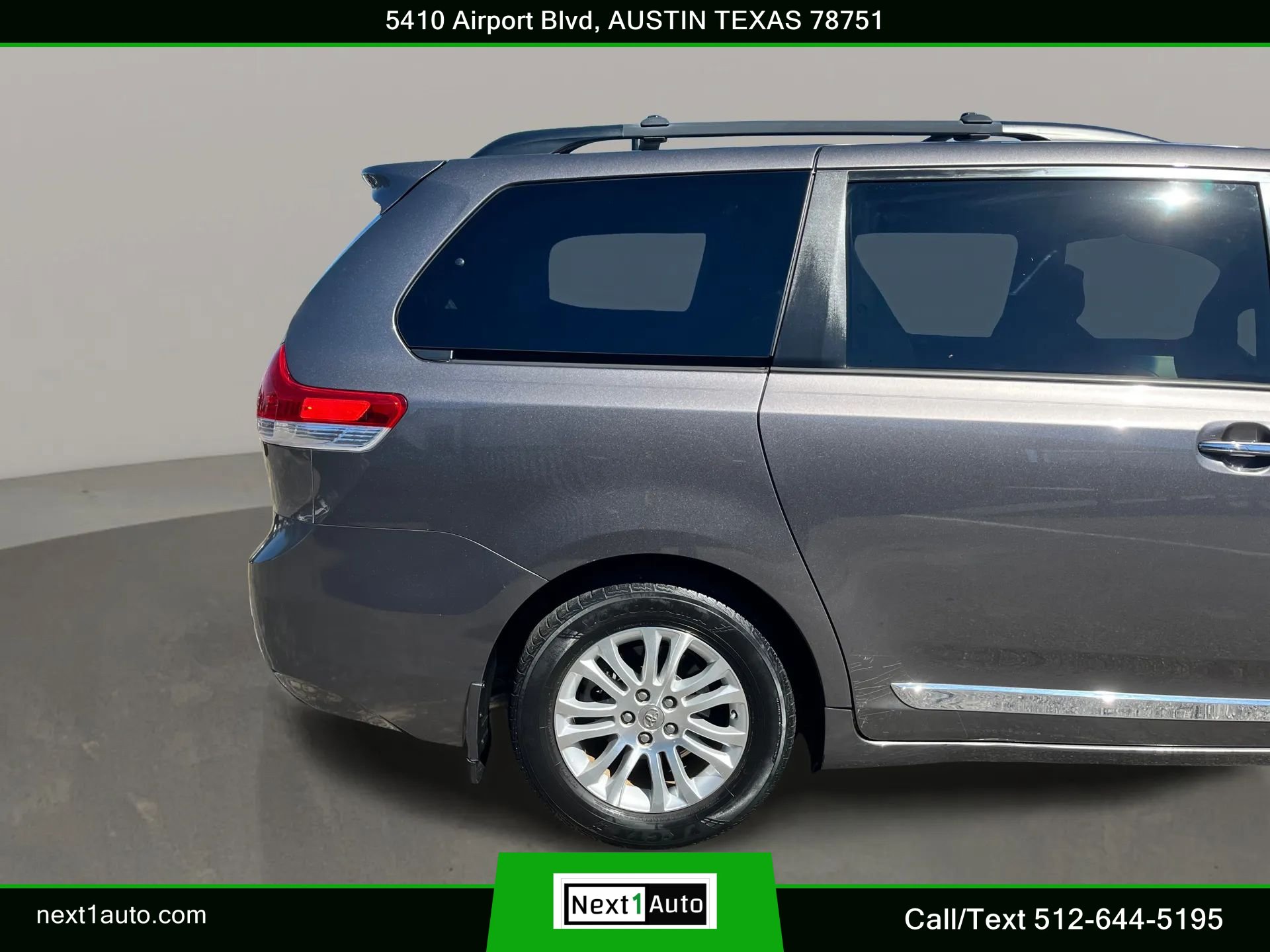 Used 2014 Toyota Sienna XLE w/ Entertainment Package FWD image 8