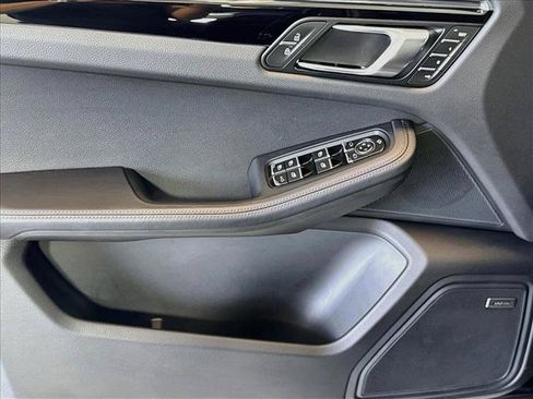 Certified 2026 Porsche Macan AWD/4WD image 11