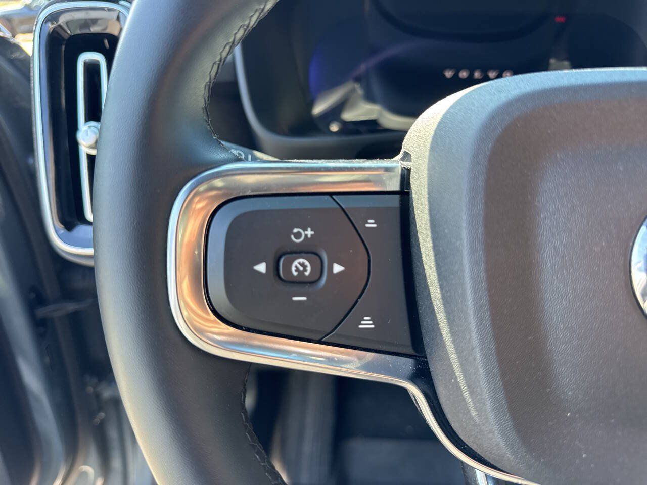 Used 2023 Volvo XC40 Recharge Ultimate w/ Protection Package Premier AWD/4WD image 19