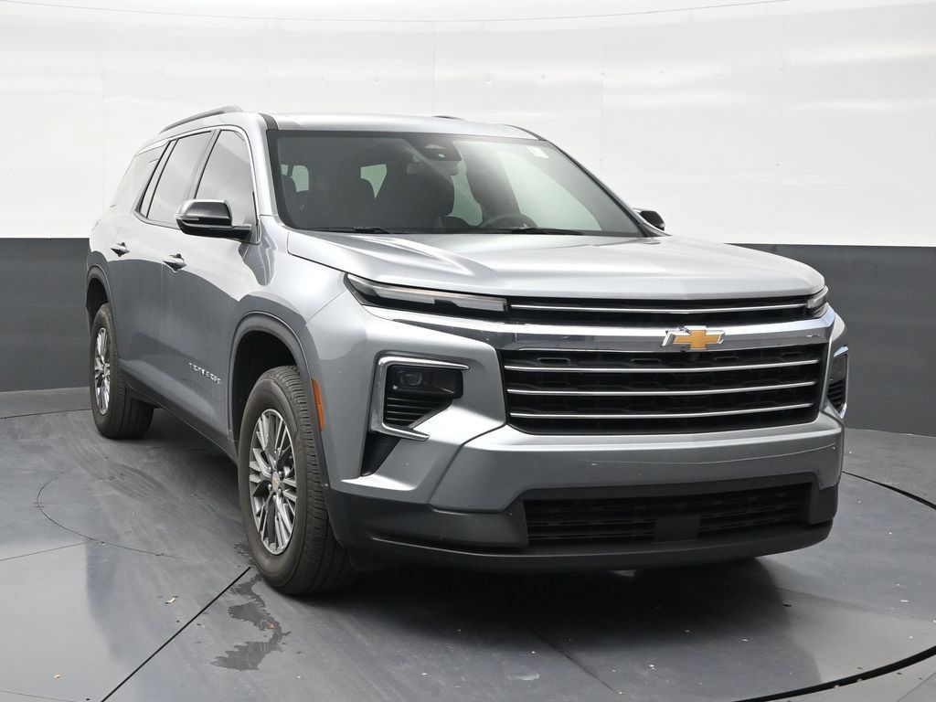Used 2026 Chevrolet Traverse LT FWD image 7