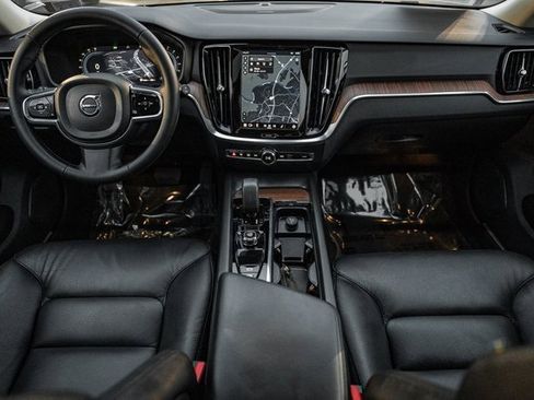 Used 2023 Volvo V60 B5 Cross Country Plus image 21