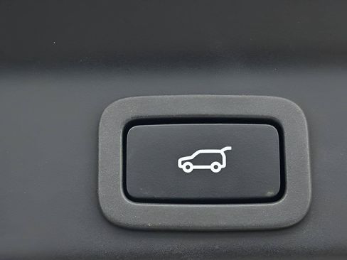 Used 2019 Jaguar F-PACE Premium AWD/4WD image 16