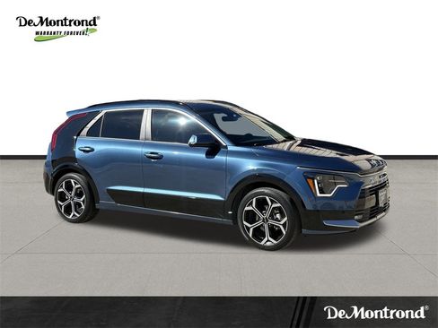 Used 2023 Kia Niro SX Touring image 3
