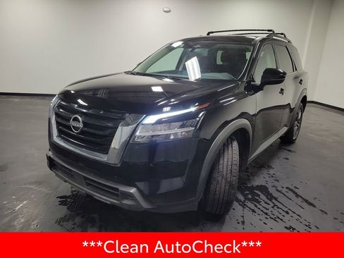 Used 2022 Nissan Pathfinder SV image 4