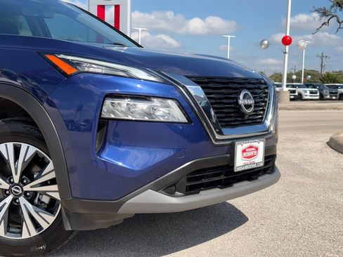Used 2023 Nissan Rogue SV FWD image 3