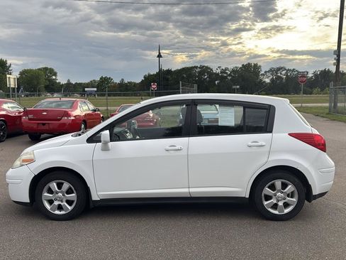 Used 2007 Nissan Versa Hatchback FWD image 8