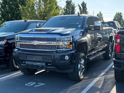 Used 2019 Chevrolet Silverado 2500 High Country w/ Duramax Plus Package AWD/4WD image 2