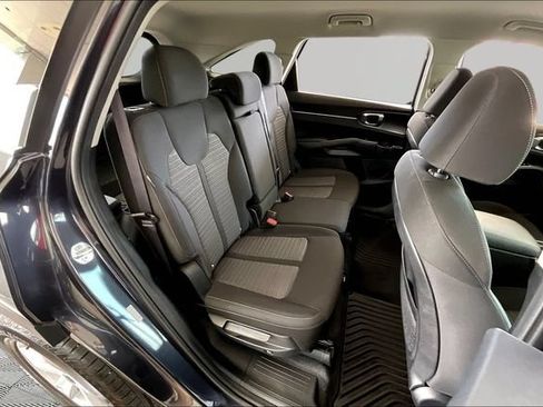 Used 2025 Kia Sorento LX FWD image 17