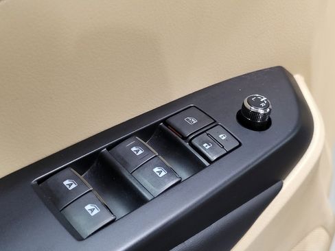 Used 2017 Toyota Highlander Limited image 27