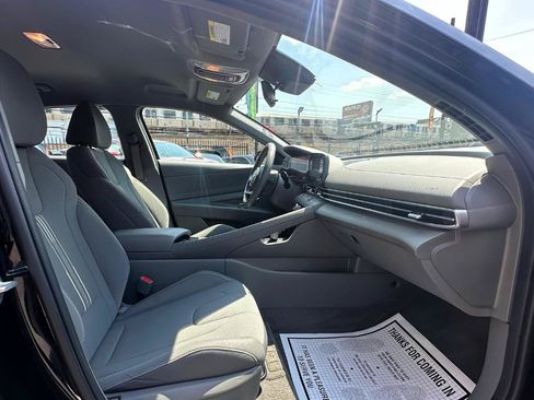 Used 2023 Hyundai Elantra SEL w/ Convenience Package FWD image 21
