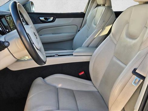 Used 2022 Volvo XC60 B5 Inscription w/ Protection Package Premier image 16