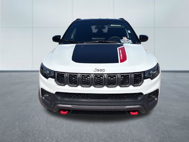 Used 2025 Jeep Compass Trailhawk AWD/4WD image 6