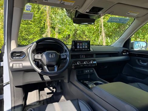 Certified 2023 Honda Pilot Touring image 10