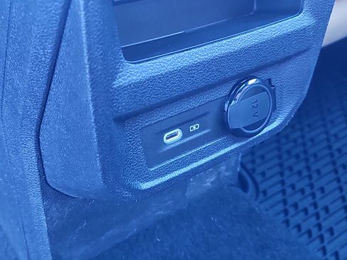 Certified 2022 Volkswagen Tiguan SE w/ Panoramic Sunroof Package image 14