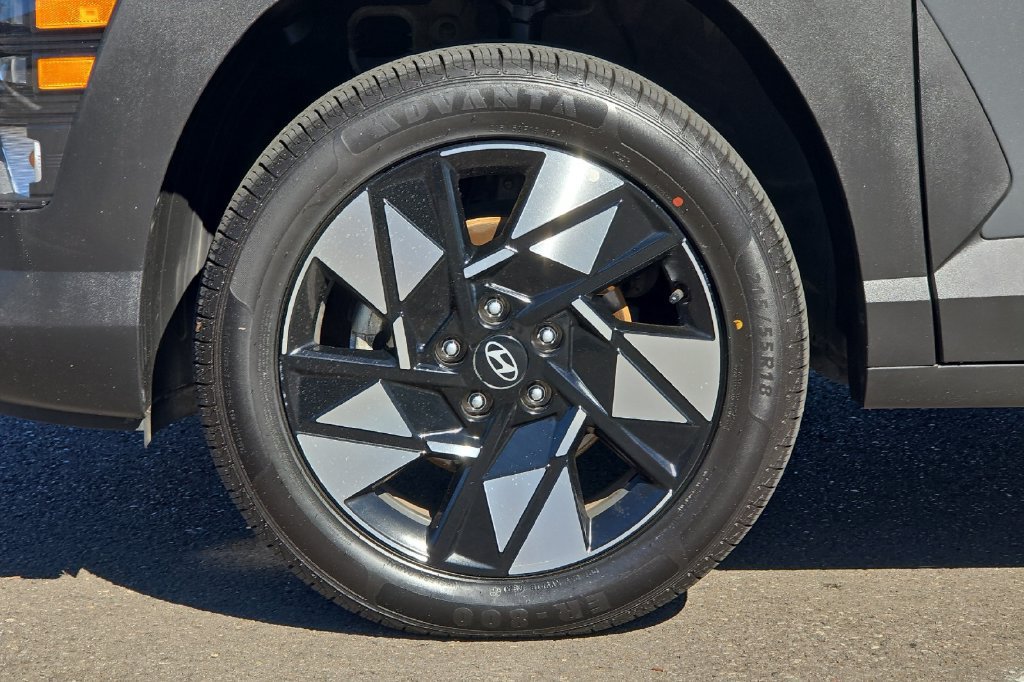 Used 2025 Hyundai Kona SEL AWD/4WD image 24