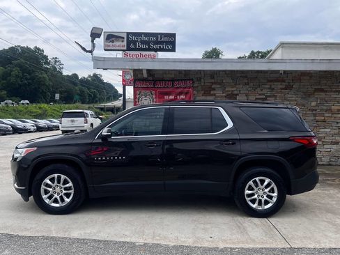 Used 2019 Chevrolet Traverse LT FWD image 3