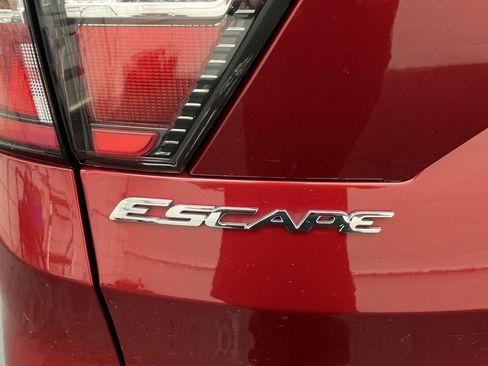 Used 2017 Ford Escape Titanium image 25