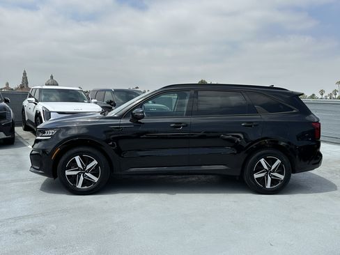 Certified 2023 Kia Sorento S FWD image 3