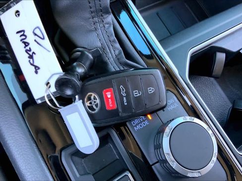 Used 2024 Toyota Tundra Limited image 13